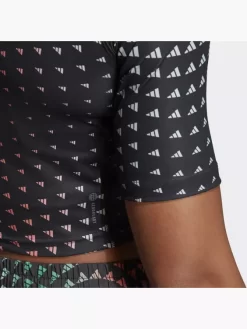 Adidas Brand Love Performance T-Shirt 7 Adidas Brand Love Performance T-Shirt -Familien Mode Verkauf 8012 HR7785 P2